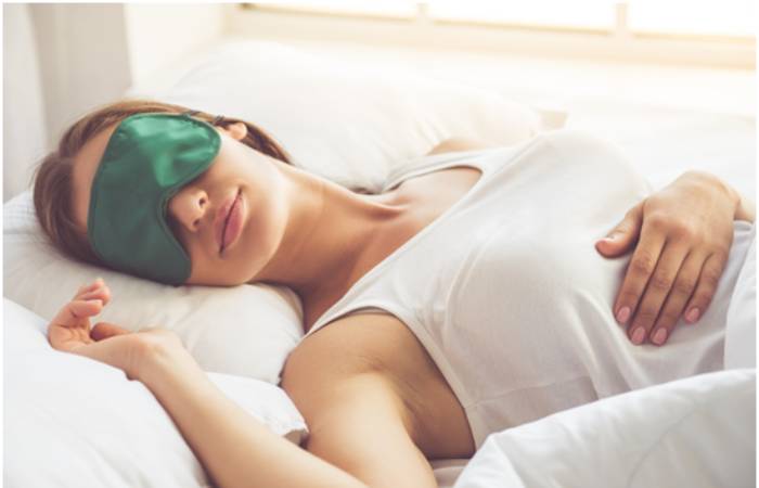 7 Benefits of Sleeping with an Eye Mask