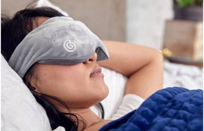 7 Benefits of Sleeping with an Eye Mask