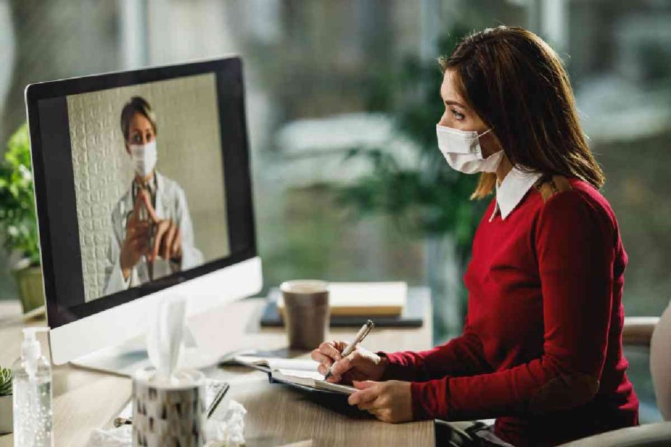 Choosing Between Online and Traditional Public Health Degrees